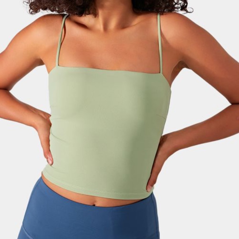 Halara In My Feels Spaghetti Strap Workout Cropped Tank Top built in bra S NWTT